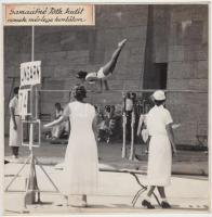 cca 1930-40 Gamaufné Tóth Judit remek mérlege korláton, fotó kartonra ragasztva, 17x17cm