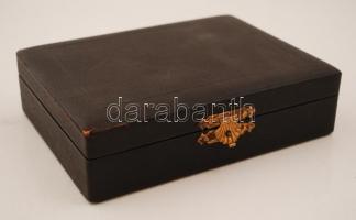 Antik optikus készlet lencsékkel, mérőkkel, zárható dobozkában / Antique optician set with lenses an...