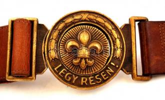 Antik cserkész bőr derékszíj, tőrrel, Mindkettő jelzett. / Antique signed scout belt with dagger. Bo...