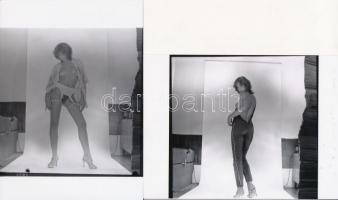 cca 1977 Privát vetkőző szám, 6 db korabeli, finoman erotikus negatívról készült modern nagyítás 13x...