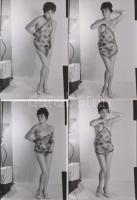 cca 1970 Kendőbe csomagolt nőiségek, 13 db korabeli, finoman erotikus negatívról készült modern nagyítás, 13x9 cm / 13 erotic photos, 13x9 cm