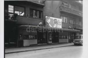 1973 Budapest, a Duna mozi külső-belső fényképei, 5 db korabeli professzionális negatív modern nagyí...