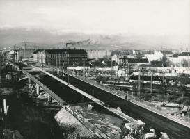 cca 1970 Budapest, Hungária körúti felüljáró építése, 2 db vintage fotó, 18x24 cm