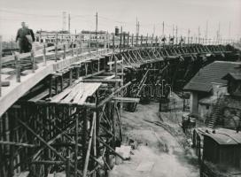 1973 Budapest, Albertfalvai kitérőnél épülő és az elkészült felüljáró, 7 db vintage fotó, 18x24 cm