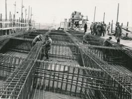 1973 Budapest, Albertfalvai kitérőnél épülő és az elkészült felüljáró, 7 db vintage fotó, 18x24 cm