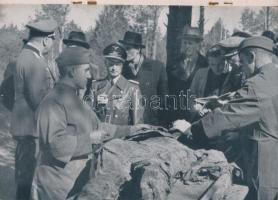 Nyakszirt lövés. A katyni halálerdő. Budapest, Centrum Kiadóvállalat. pp.:39, 20x15cm