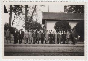 1935 Máza, Szászvár, A Szekszárdi M. Kir. Áll. Bezerédj István Fiú Felső Kereskedelmi Iskola tanulói Molnár József tanár vezetésével, fotó verzón feliratozva,  6x9cm