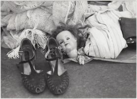 cca 1980 Cseke Csilla: Cím nélkül, feliratozott vintage fotóművészeti alkotás, 12x17 cm