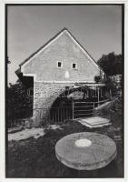 cca 1980 Csigó László: Vízimalom, pecséttel jelzett vintage fotó, sarkán törésvonal, 24x17 cm