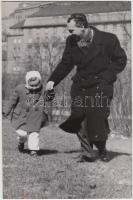 cca 1940 Tímár József (1902-1960) színész gyermekével és egy filmszerepben, 2 db vintage fotó, egyik pecséttel jelzett, 11x17 cm