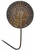 ~1910. "Kolozsvári Korcsolyázó Egyesület 1872" fém jelvény (27,5mm) T:2 kis ph