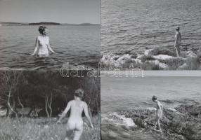 cca 1970 Nudizós kis feleségek, 12 db finoman erotikus fénykép, korabeli negatívokról készült modern...