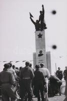 1950 április 4. Budapest, Steimetz kapitány szobrának koszorúzási ünnepsége, Kotnyek Antal (1921-199...