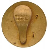 ~1920-1930. "B (Buda Lövész Egylet?)" aranyozott, zománcozott fém lövész gomblyukjelvény &...