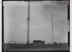cca 1933 Lakihegyi rádió adótoronyhoz vezető földkábelt fekteti a Magyar Posta, Kerny István (1879-1...