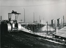 cca 1970 Budapesti felüljárók vegyes tétele, 6 db jelzés nélküli vintage városfotó, 18x24 cm