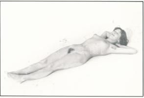 cca 1975 Hófehér álom, jelzés nélküli vintage fotóművészeti alkotás, 20x30 cm / erotic photo, 20x30 cm