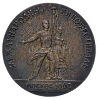 Szovjetunió 1963. "Nemzetközi Filmfesztivál Moszkva 1963"  jelzetlen Ag emlékérem eredeti dísztokban (32mm) T:2,2- Soviet Union 1963. "International Film Festival Moscow 1963" unmarked Ag commemorative medal in original case (32mm) C:XF,VF