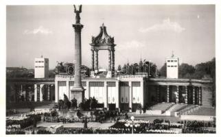 1938 Budapest XIV. Hősök tere, a XXXIV. Nemzetközi Eucharisztikus Kongresszus főoltára