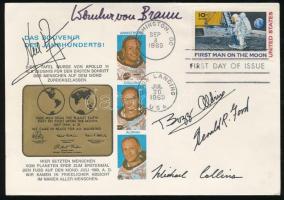 1969 Neil Armstrong (1930-2012), Michael Collins (1930- ), Buzz Aldrin (1930- ) amerikai űrhajósok, Gerald R. Ford (1913-2006) későbbi amerikai elnök és Wernher von Braun (1912-1977) amerikai német űrtudós sajátkezű aláírásai elsőnapi emlékborítékon /  1969 Autograph signatures of Neil Armstrong (1930-2012), Michael Collins (1930- ), Buzz Aldrin (1930- ) American astronauts, Gerald R. Ford (1913-2006) subsequent President of the United States and Wernher von Braun (1912-1977) American German space scientist on first day envelope