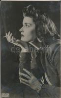 1942 Karády Katalin (1910-1990) színésznő, énekes aláírása fotólapon, Filmbolt fotólap, 14x9 cm