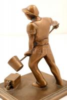 Jelzés nélkül: Öntödei munkás, bronz, m: 18 cm