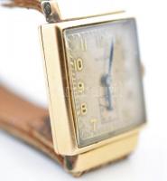 cca 1940 Wega női arany karóra. 14K jelzett tokkal, másodpercmutatóval, kígyóbőr szíjjal, jó állapot...