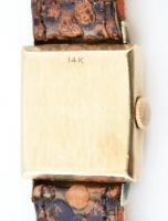 cca 1940 Wega női arany karóra. 14K jelzett tokkal, másodpercmutatóval, kígyóbőr szíjjal, jó állapot...