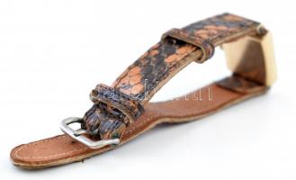 cca 1940 Wega női arany karóra. 14K jelzett tokkal, másodpercmutatóval, kígyóbőr szíjjal, jó állapot...