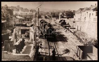 1945 A szétlőtt Déli pályaudvar és az Alkotás út. Bp. Székesfőváros Idegenforgalmi Hivatalának Fotólaboratóriuma pecséttel jelezve / 1945 The bombed Southern Railway station in Budapest  14x9 cm