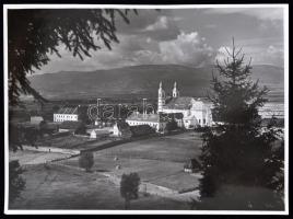 cca 1940 Czvek Gyula (Magyar Filmroda): Csiksomlyó Pecséttel jelzett fotó. 18x12 cm