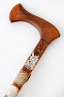 Fa sétabot, sok turistajelvénnyel, m: 87 cm