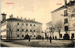 Szeged, Csillagbörtön, udvar és fegyőrök, kiadja Grünwald Hermann (EK)