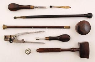 cca 1870 Henry Riéger féle céllövő pisztoly szett, eredeti mahagóni dobozában, kiváló állapotban, a ...