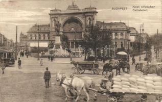 Budapest VII. Keleti pályaudvar, lovaskocsi áruval megpakolva, villamos (Rb)