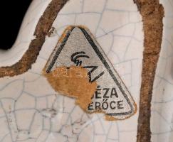 Gorka Géza (1894-1971): Lóhere alakú virágos hamutartó, mázas kerámia, máz alatt repesztett, kézzel ...