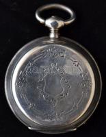 Ezüst fedeles zsebóra, kissé repedt számlappal, Ag., bruttó:30,1gr., jelzés nélkül, működik, d:3,5cm...