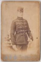 cca 1900 Huszár keményhátú műtermi fotója, Leopold Bude grazi műterméből, 17x11 cm