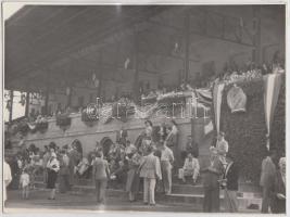 cca 1950-1953 Lóverseny az alagi pályán, Gyulás Fotó, pecséttel jelzett, 2 db, 18x24 cm