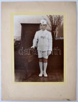 1940 Kisfiú iskolai egyenruhában, kartonra kasírozott fotó, 22x16 cm, karton 33x25 cm