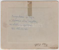 1903  Szeged, Stefánia út, idős házaspár a Tisza-parton, fotó, kartonra kasírozva, hátulján felirato...