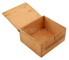 Klein-Son, Perfumers, Budapesth,  fa doboz szecessziós díszitéssel, alul repedt,  9x16x17cm