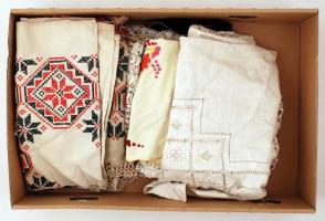 Különféle méretben terítők, kb 10 db