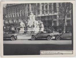 cca 1935 Budapest, Vörösmarty tér autókkal,  fotó, feliratozva, 9x12cm