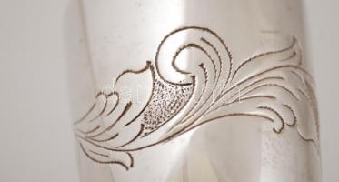 Díszes ezüst (Ag.) pezsgőspohár, jelzett, m: 19,5 cm, nettó 119 g