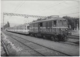 Linzbauer Tamás: Budapest, HÉV villanyvonat, pecséttel jelzett fotó, 9x14 cm