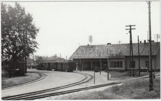 Linzbauer Tamás: Balatonfenyves, vasútállomás, pecséttel jelzett fotó, 9x14 cm