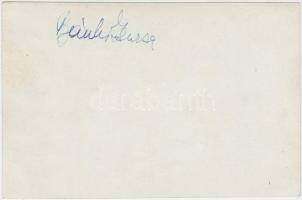 Bánki Zsuzsa (1921-1998) eredeti aláírása az őt ábrázoló fotó hátoldalán