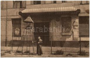 Budapest; Erzsébet királyné szálloda belső, Népszínház, Szent László Társulat házának kápolna bejára...