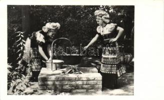 Mezőkövesd, Gulyásfőzés / Hungarian folklore, Gulasch cooking